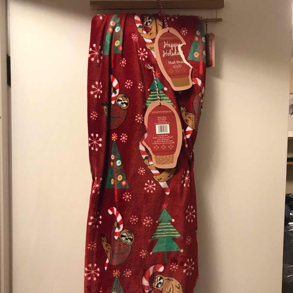 Crestmills holiday blanket - Picture 1 of 4